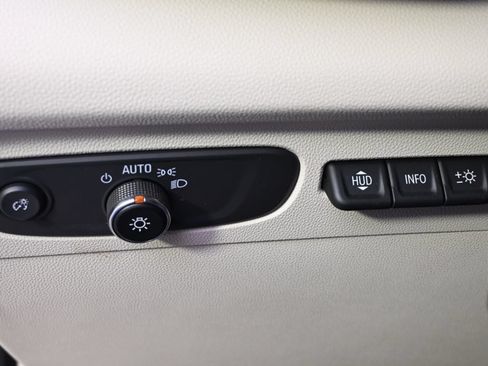 Used 2023 Buick Envision Avenir AWD/4WD image 21