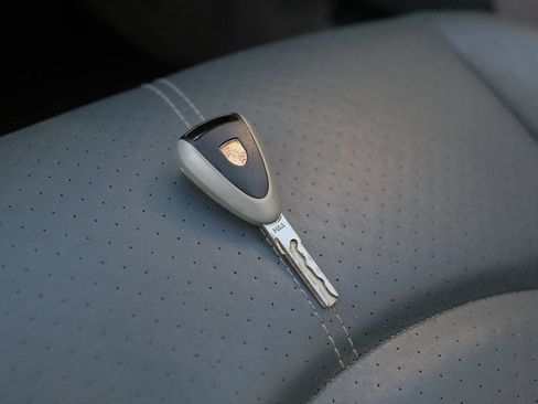 Used 2006 Porsche 911 Carrera RWD image 9