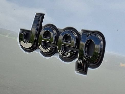 Used 2022 Jeep Grand Cherokee L Laredo AWD/4WD image 29