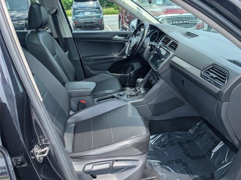 Used 2018 Volkswagen Tiguan SE w/ Panoramic Sunroof Package AWD/4WD image 11