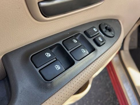 Used 2008 Kia Rondo EX w/ Premium Pkg image 24