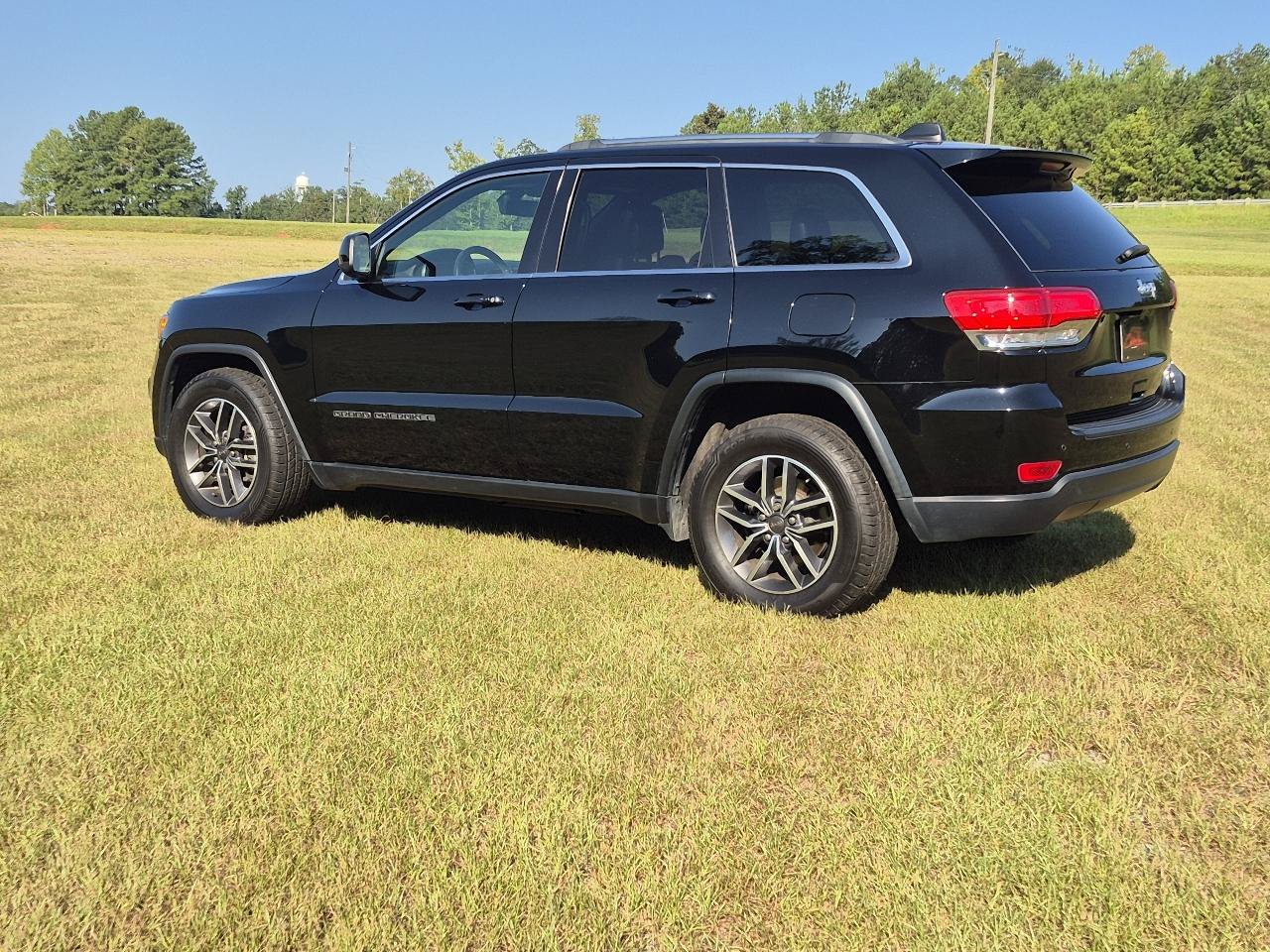 Used 2019 Jeep Grand Cherokee Laredo w/ Laredo X Package RWD image 6
