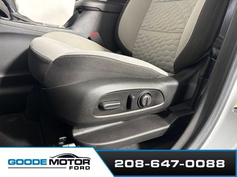 Used 2020 Chevrolet Equinox LS w/ LS Convenience Package FWD image 11