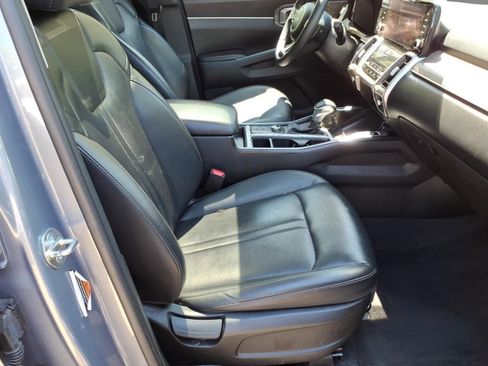Used 2023 Kia Sorento S w/ Panoramic Sunroof Package AWD/4WD image 6