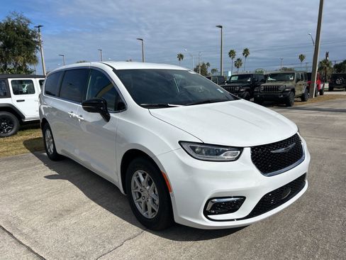 New 2026 Chrysler Pacifica Select FWD image 7