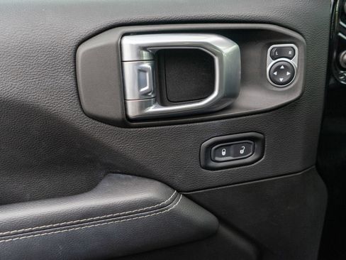 Used 2022 Jeep Wrangler Unlimited Sahara w/ LED Lighting Group AWD/4WD image 15