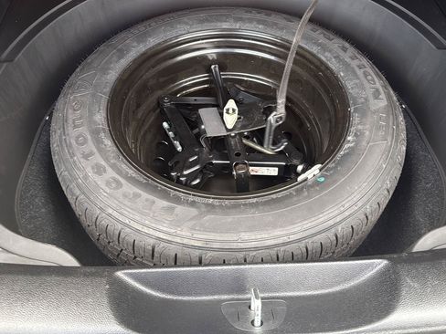 Used 2015 Jeep Cherokee Latitude w/ Trailer Tow Group FWD image 32