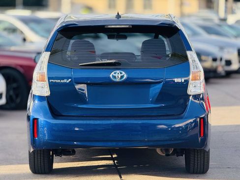 Used 2014 Toyota Prius V Two image 5