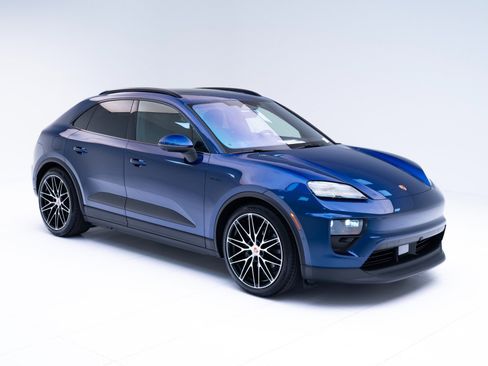 New 2026 Porsche Macan Electric image 7