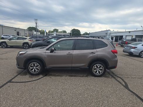 Used 2023 Subaru Forester Premium AWD/4WD image 11