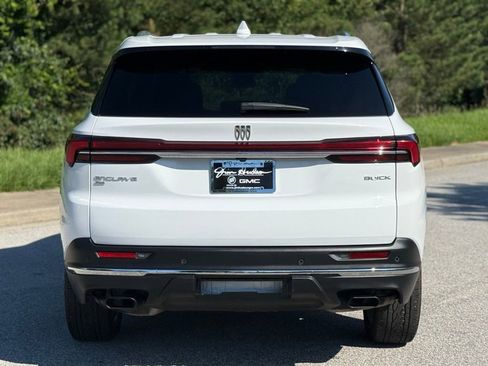 Used 2025 Buick Enclave Preferred AWD/4WD image 12