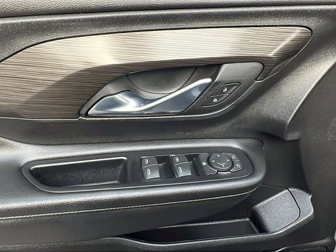 Used 2023 GMC Terrain SLE w/ Driver Convenience Package image 15