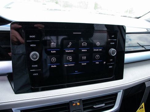 New 2026 Volkswagen Taos SE FWD image 19