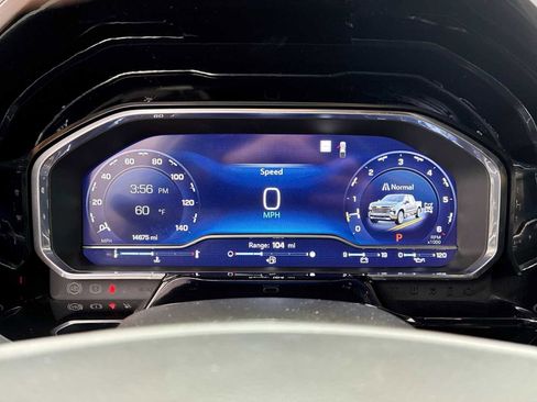 Certified 2022 Chevrolet Silverado 1500 High Country w/ Technology Package image 11