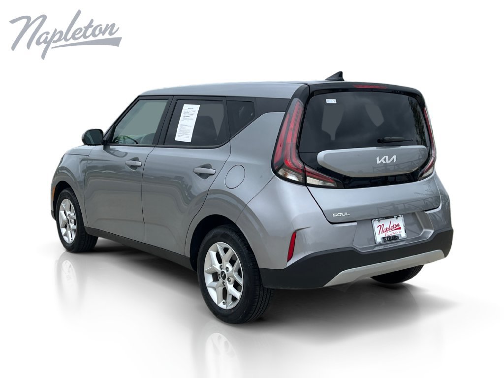 Used 2025 Kia Soul LX w/ LX Technology Package FWD image 3