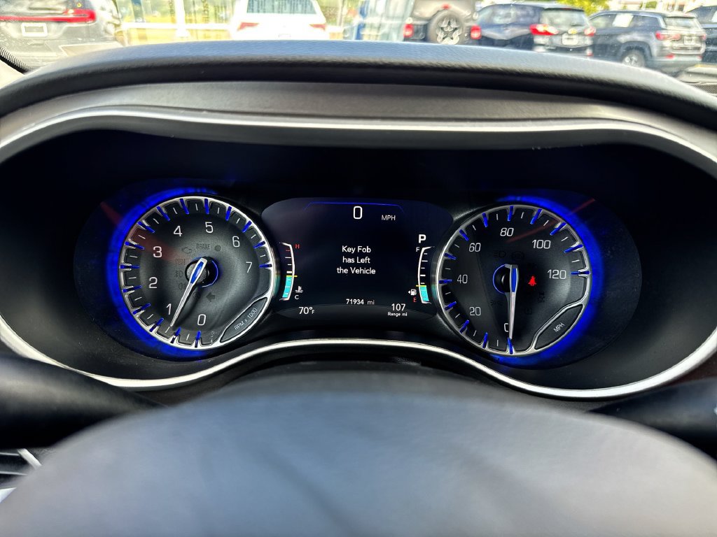 Used 2024 Chrysler Pacifica Touring-L FWD image 15