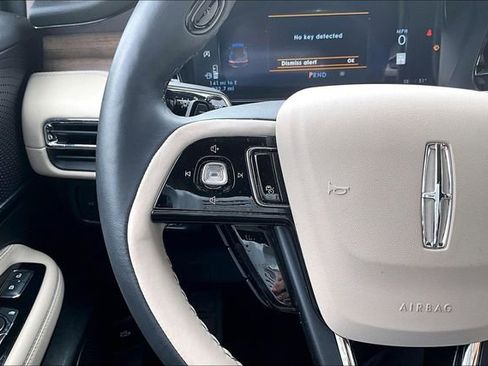 Used 2025 Lincoln Corsair Reserve AWD/4WD image 11