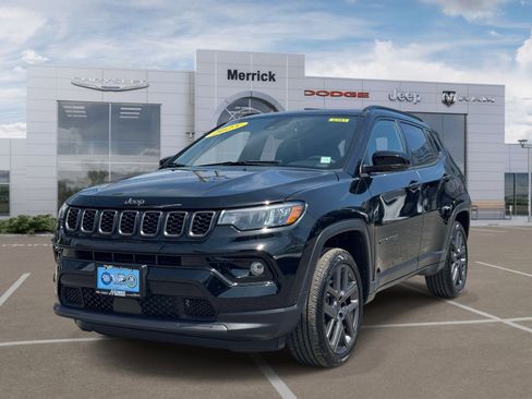Used 2025 Jeep Compass Limited w/ Sun & Sound Group AWD/4WD image 4