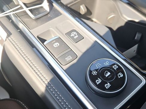 New 2025 Nissan Pathfinder Platinum image 40