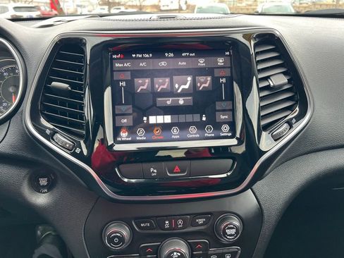 Used 2019 Jeep Cherokee Limited image 32