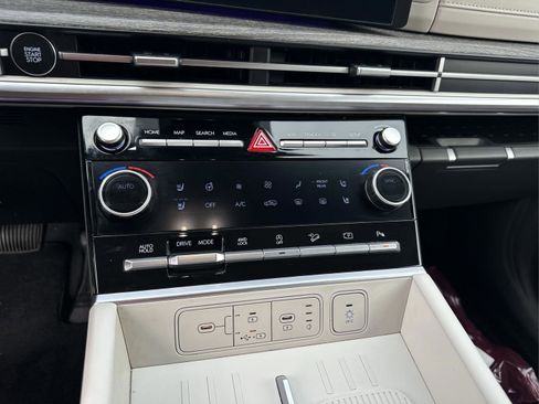 Used 2024 Hyundai Santa Fe Limited image 31