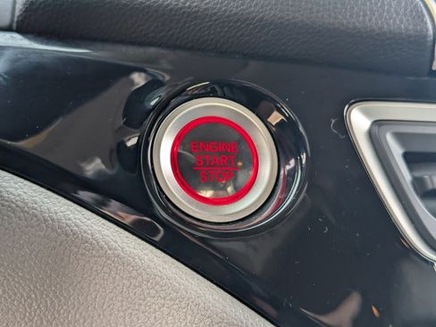 Used 2019 Honda Pilot Elite image 32