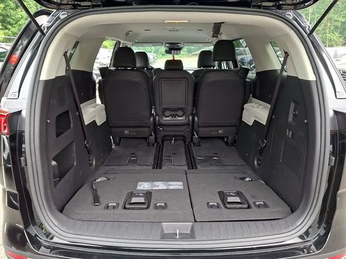 Used 2023 Kia Carnival LX FWD image 27