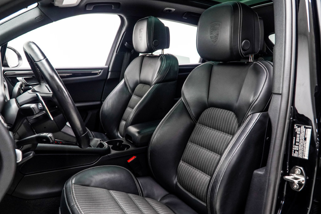 Used 2023 Porsche Macan Turbo AWD/4WD image 44