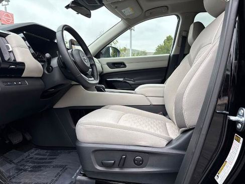 Certified 2024 Nissan Pathfinder SV w/ SV Premium Package FWD image 20