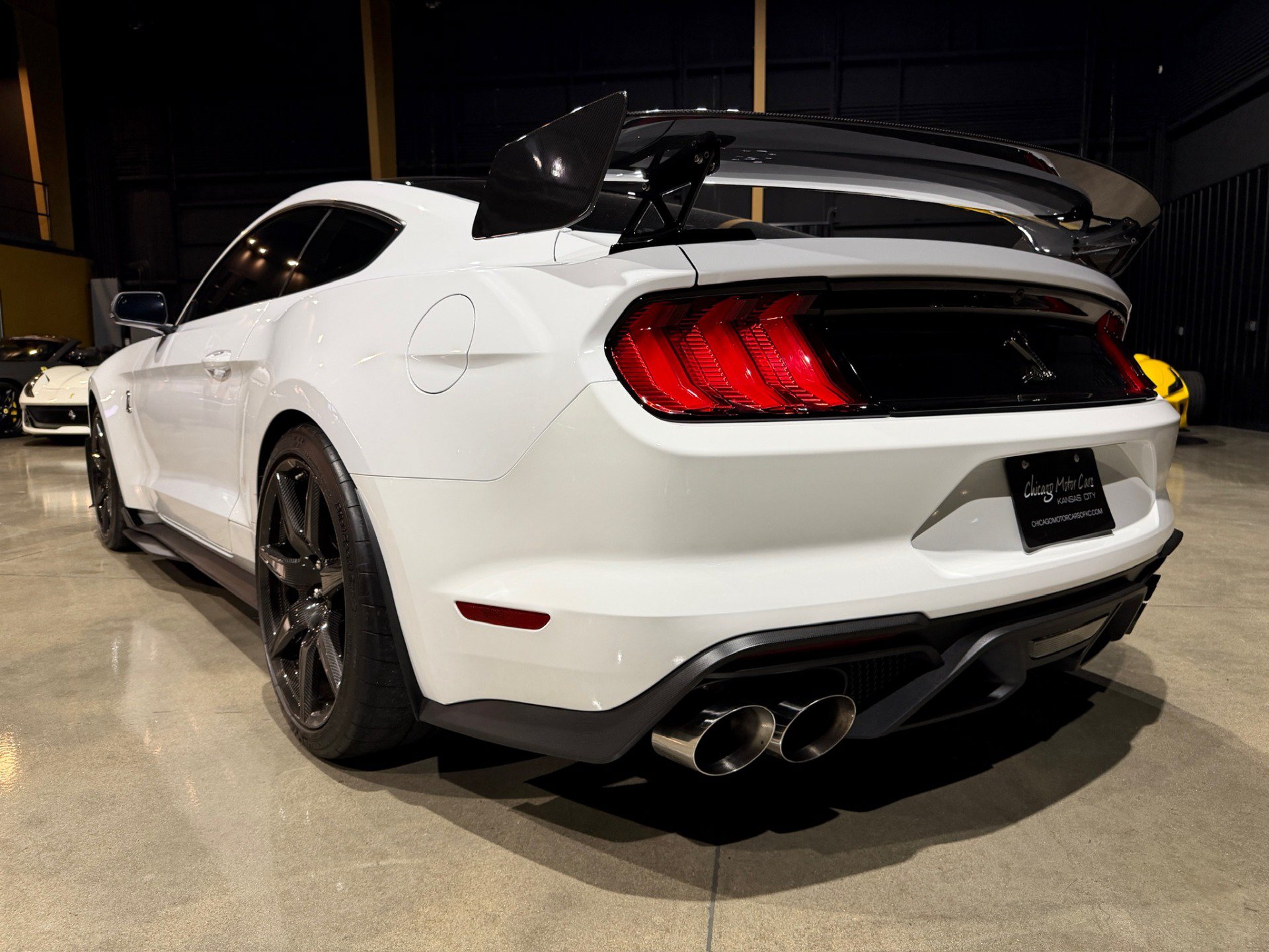 Used 2022 Ford Mustang Shelby GT500 w/ Carbon Fiber Track Pack RWD image 5