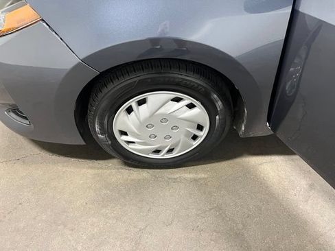 Used 2017 Toyota Corolla LE w/ Carpet Mat Package (TMS) FWD image 31
