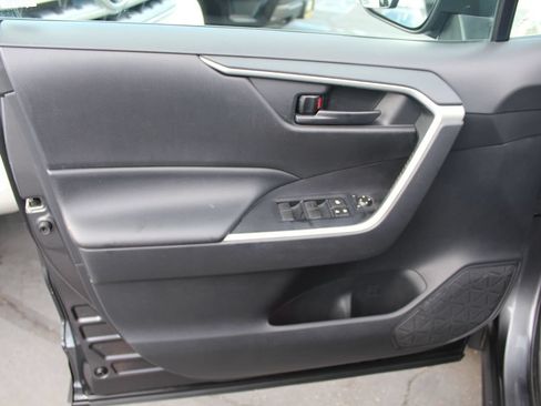Used 2019 Toyota RAV4 LE w/ Carpet Mat Package FWD image 13