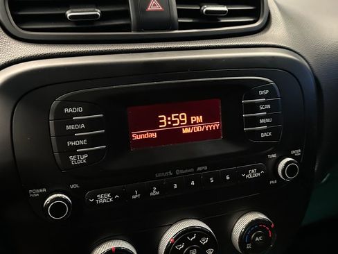 Used 2016 Kia Soul FWD image 13