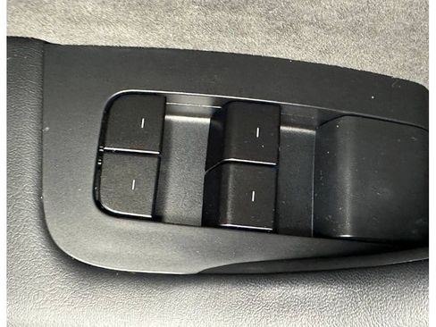 Used 2025 Tesla Model Y Long Range image 34