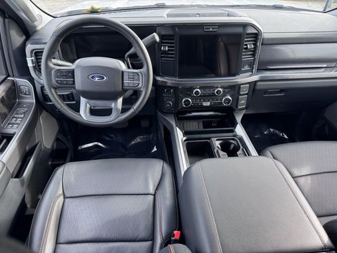 Used 2025 Ford F450 Lariat image 5