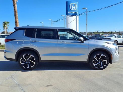 Used 2024 Mitsubishi Outlander SE image 8