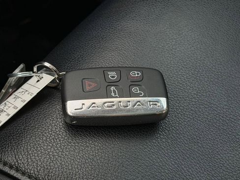 Used 2020 Jaguar F-PACE Prestige image 28