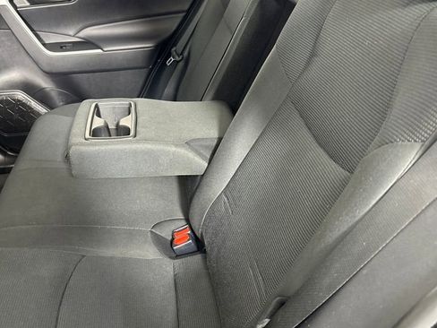 Used 2021 Toyota RAV4 LE image 15