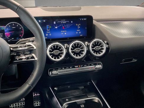 Used 2025 Mercedes-Benz GLA 250 4MATIC image 10