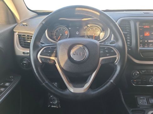 Used 2016 Jeep Cherokee Limited FWD image 12