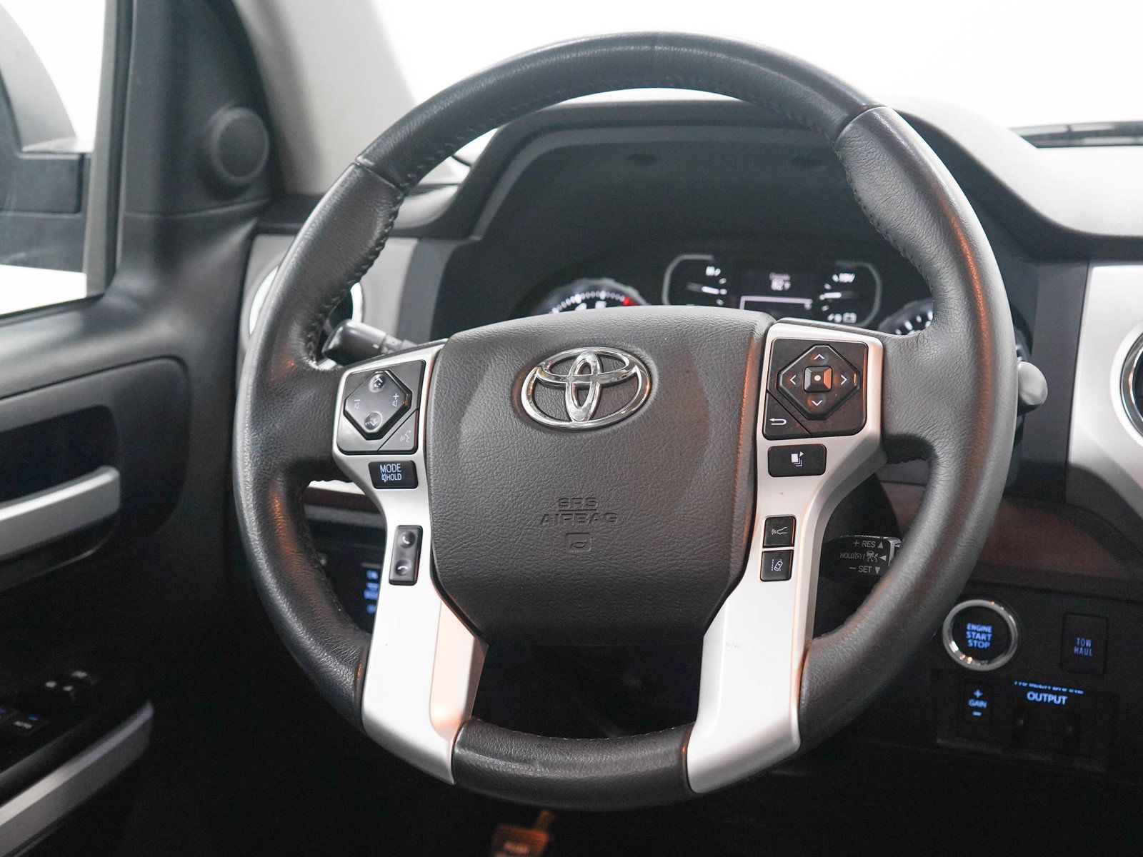 Used 2021 Toyota Tundra Limited w/ Limited Premium Package AWD/4WD image 17