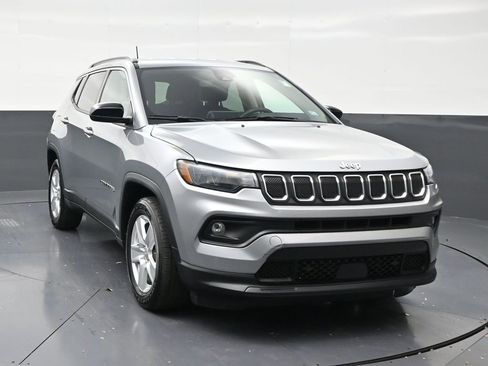 Used 2022 Jeep Compass Latitude FWD image 7