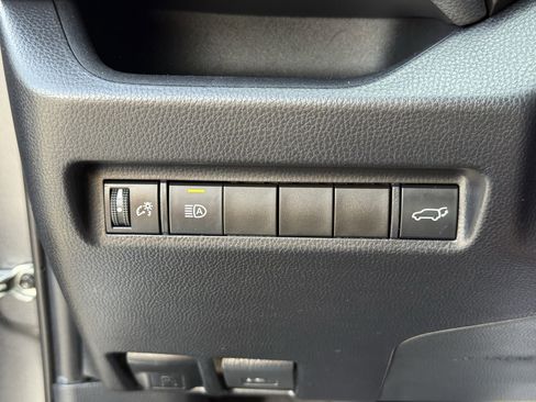 Used 2019 Toyota RAV4 XLE Premium image 25