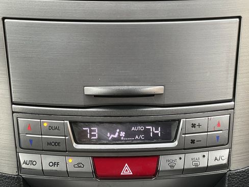 Used 2010 Subaru Outback 2.5i Limited image 14