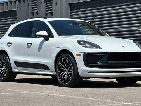 Certified 2022 Porsche Macan AWD/4WD image 10