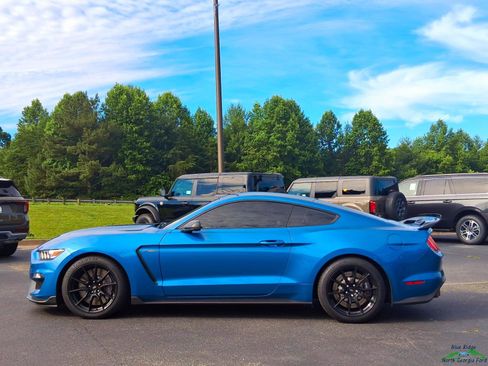 Used 2019 Ford Mustang Shelby GT350 w/ Technology Package RWD image 2