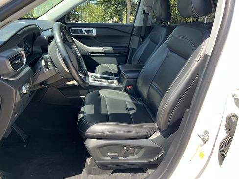 Used 2022 Ford Explorer XLT w/ Equipment Group 202A RWD image 15
