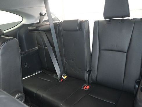 Used 2023 Toyota Highlander XLE AWD/4WD image 17