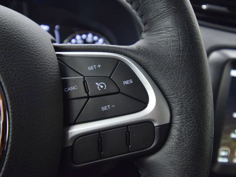 Used 2023 Jeep Renegade Latitude w/ Premium Group image 36