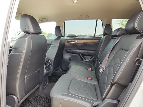 Certified 2025 Volkswagen Atlas SE FWD image 12